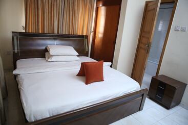 Hotel The Habitat Suites & Apartments