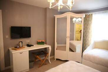 Отель Enginyurt City