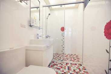 هتل Love Traveling B&b