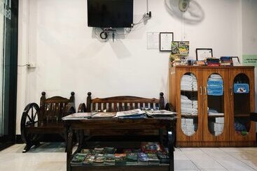 Отель Near The Park Backpack House