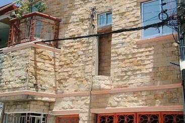 Hotel Garces Budget Apartelle