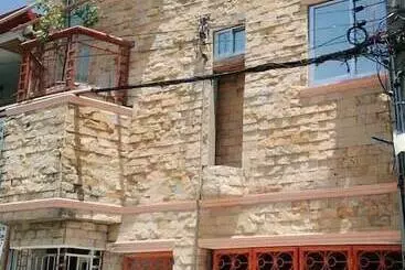 Hotel Garces Budget Apartelle