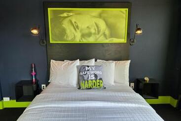 Mari Jean Hotel All Adults Welcome