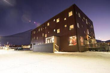 Svalbard Hotell   The Vault