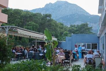 Hotel Monna Roza Beach Resort