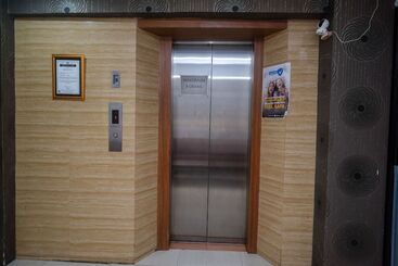 Szálloda Reddoorz Plus At Grand Populer