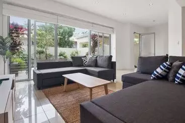 Apartaments turístics Beach House 4 Brm, 3 Mins Walk To Beach