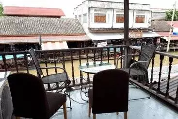 Majatalo Baan Khunyaichuea