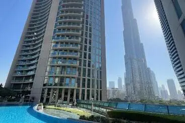 تختخواب و صبحانه Room In An 4br High Rise With Burj Khalifa And Fountain Views