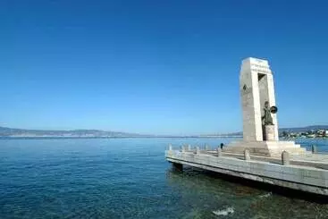 تختخواب و صبحانه Abacus