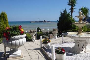 ベッドアンドブレックファースト La Haule Manor