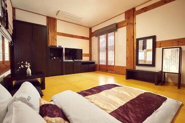 בית מלון כפרי Hanok Stay Namwonyechon By Kensington