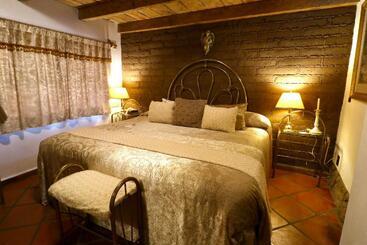 هتل Xamikal Adults Only