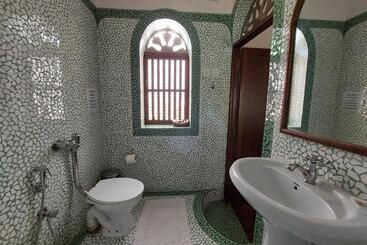 Majatalo Marbella Guest House