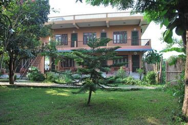 هتل Travellers Jungle Camp