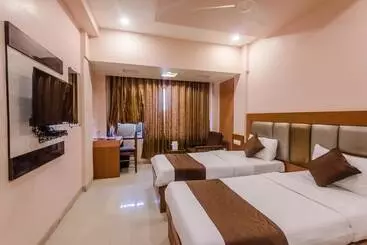 Oyo 7727 Hotel Sarovar Grand