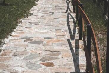 מלון דירות Sfendamos Wood Village