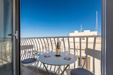 آپارتمان‌های توریست‌ها Yellow Pearl Apartments
