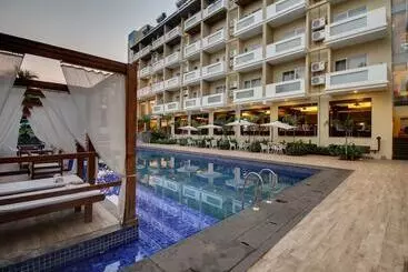 Hotel De Grand Riviera