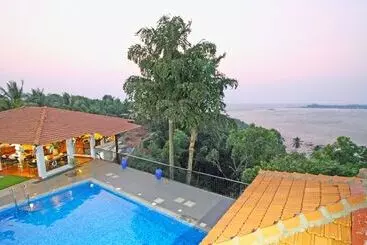 Hotelli Raposo Resorts
