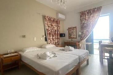 פנסיון Scorpios Family Rooms