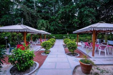 פנסיון Zerof Guest House