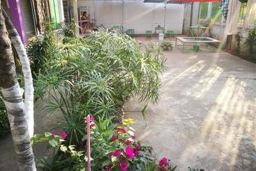 Nt Backpackers  Hostel