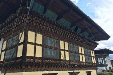 کلبه Ama's Village Lodge