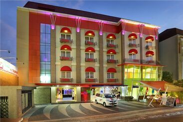 בית מלון כפרי The Rivavi Legian