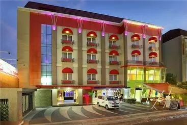 Hotel The Rivavi Legian