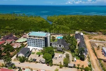 ホテル Tanga Beach Resort & Spa