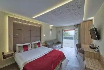 ホテル Hôtel Restaurant & Spa Le Val Moret