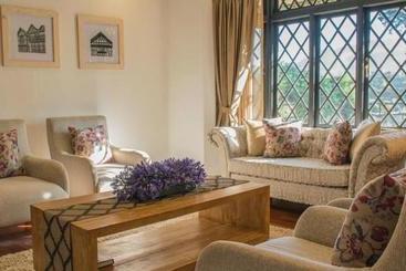 Отель Oliphant Boutique Villa By Amaya