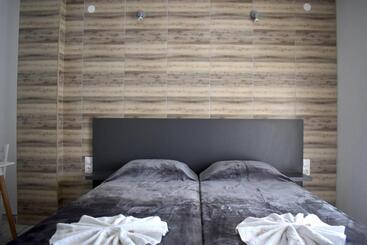 آپارتمان Polykratis Rooms