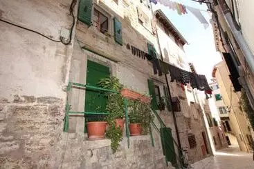 ツーリストアパートメント Apartments Milkana