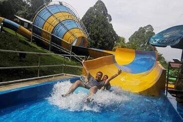 ホテル Bukit Merah Laketown Resort