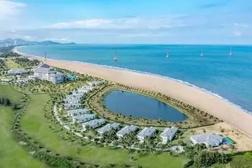 هتل Melia Vinpearl Cua Hoi Beach Resort