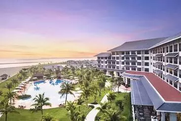 هتل Melia Vinpearl Cua Hoi Beach Resort