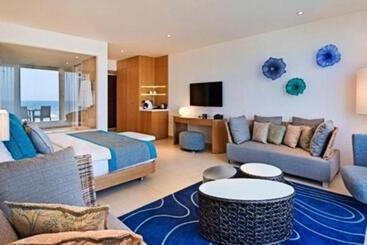 Hotelli Nachsholim Beach