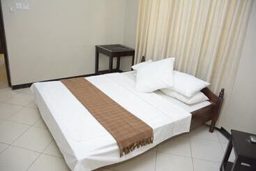 Keys Hotel Mbokomu Branch