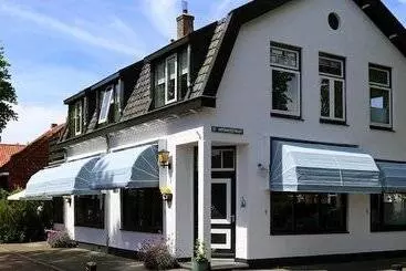 Majatalo Guesthouse Fleur De Lis