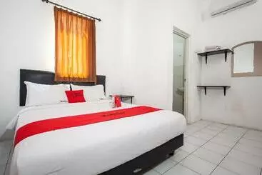 Pension Reddoorz Plus Near Galaxy Mall