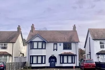 Majatalo Hollybush Guest House