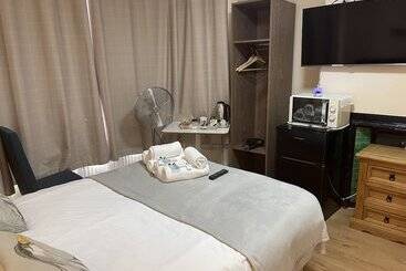 膳宿费 Hollybush Guest House