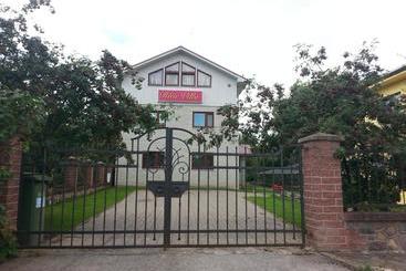 پانسیون Riia Villa