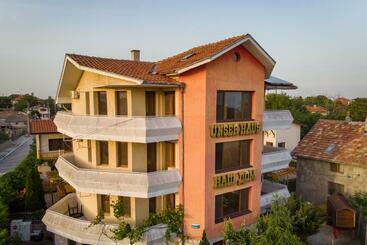 ペンション Guest House Nash Dom