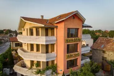 ペンション Guest House Nash Dom