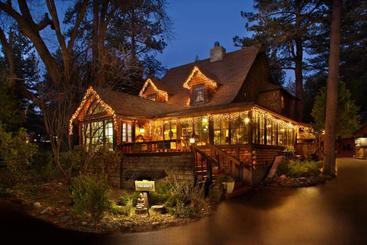 هاستل Strawberry Creek Inn