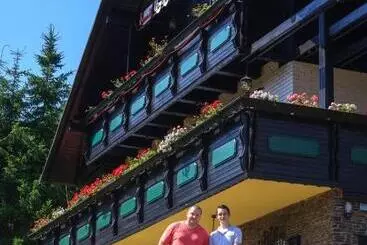 پانسیون Pod Orehi Guest House