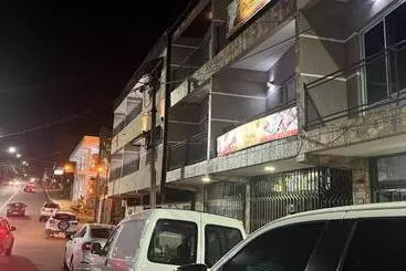 アパートホテル La Familia